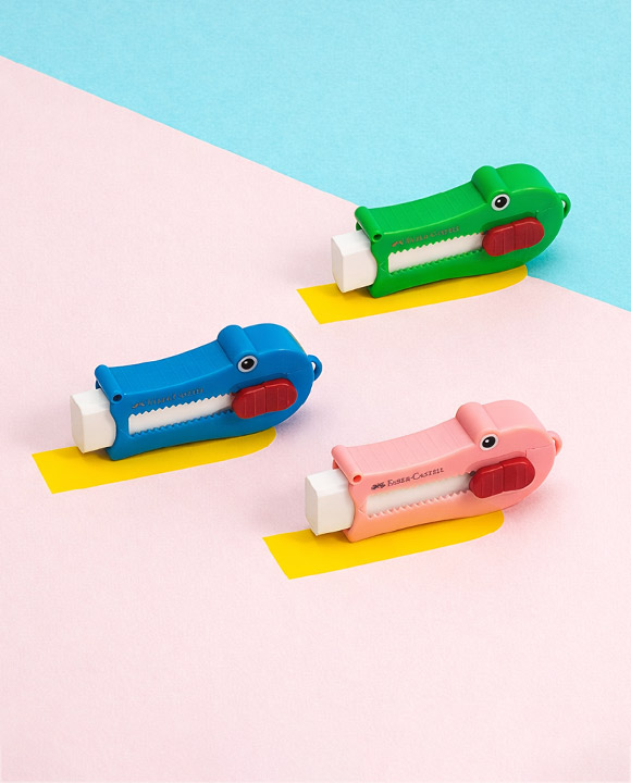 𝐂𝐫𝐨𝐜𝐨𝐝𝐢𝐥𝐞<br>𝐨𝐧 𝐭𝐡𝐞 𝐝𝐞𝐬𝐤