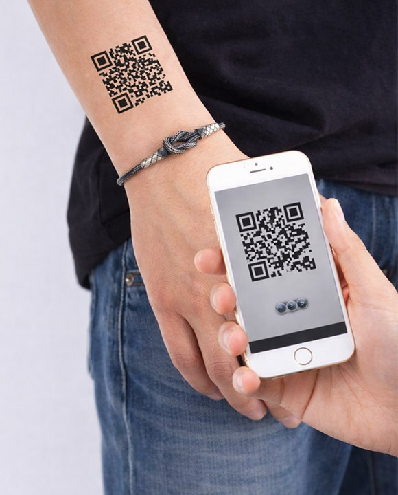 이 타투 궁금해?<br>QR 스캔하기 >>>