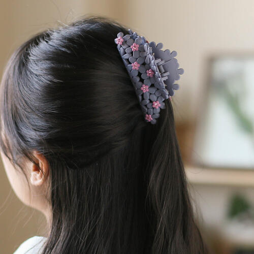 아트박스/위드마켓 [엔젤슈슈] 데이지 플라워 큐빅 집게핀(그레이)