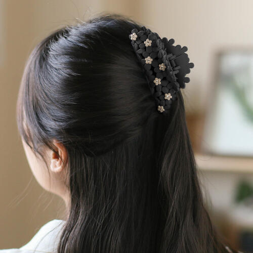 아트박스/위드마켓 [엔젤슈슈] 데이지 플라워 큐빅 집게핀(블랙)