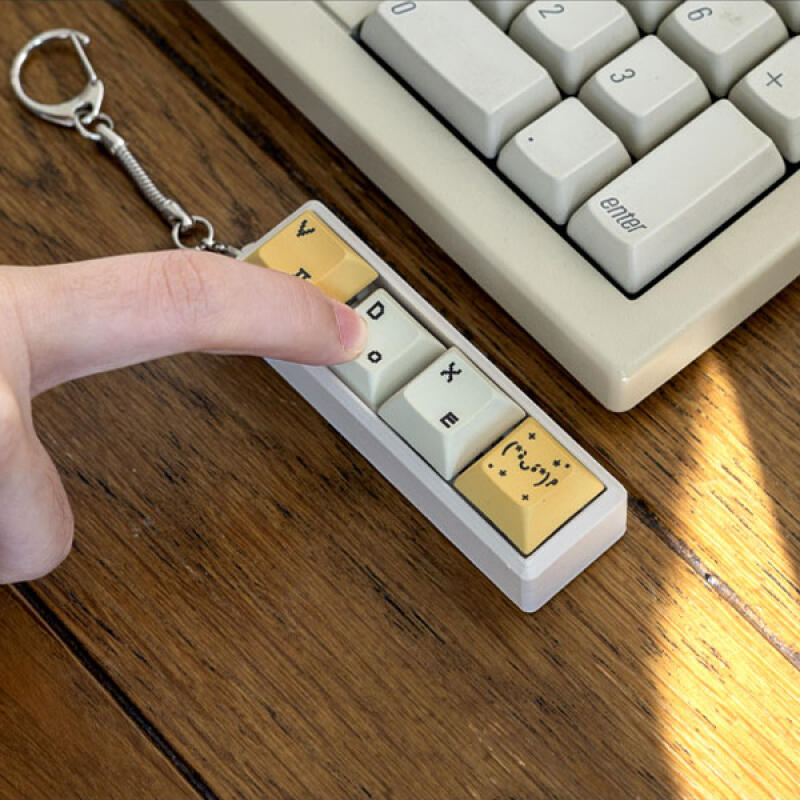 TR 레트로 네모 키보드 키캡 키링